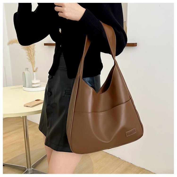 Simple leather tote bag