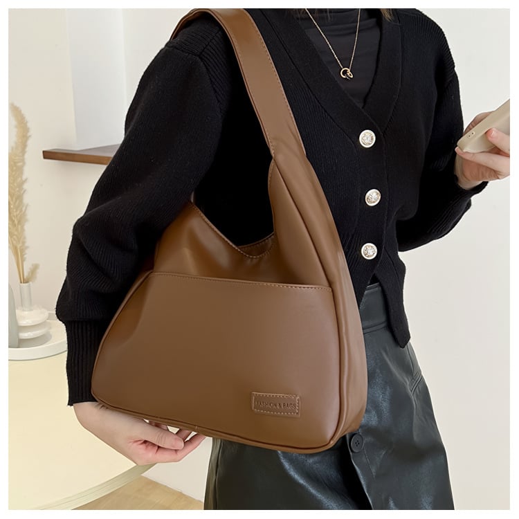 Simple leather tote bag