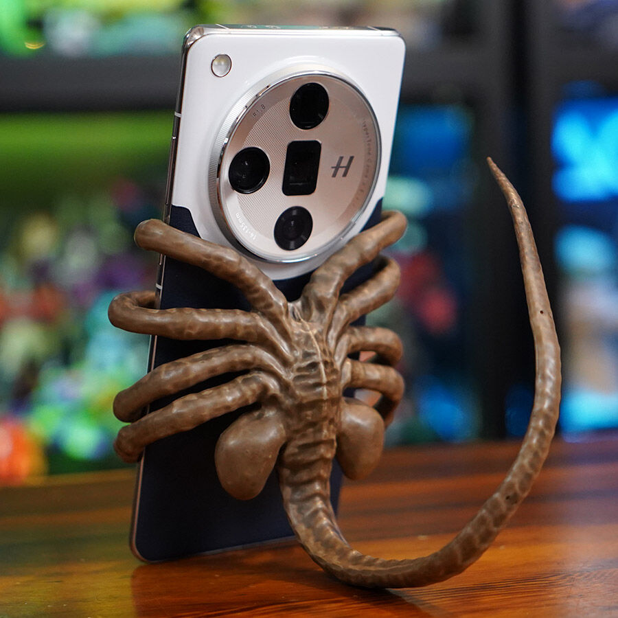 🔥Limited edition movie premiums - Facehugger Phone Holder