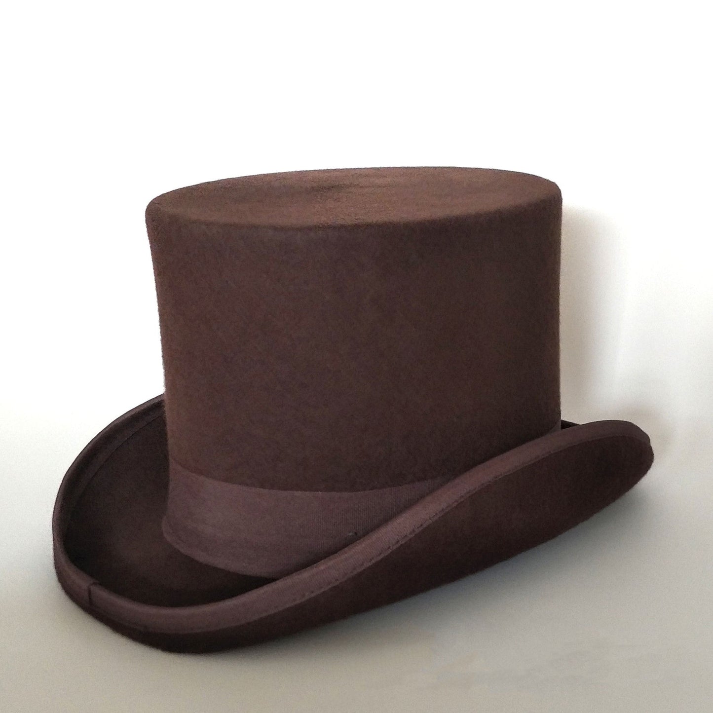 Elegant High Topper Hat - Classic Style for Timeless Sophistication