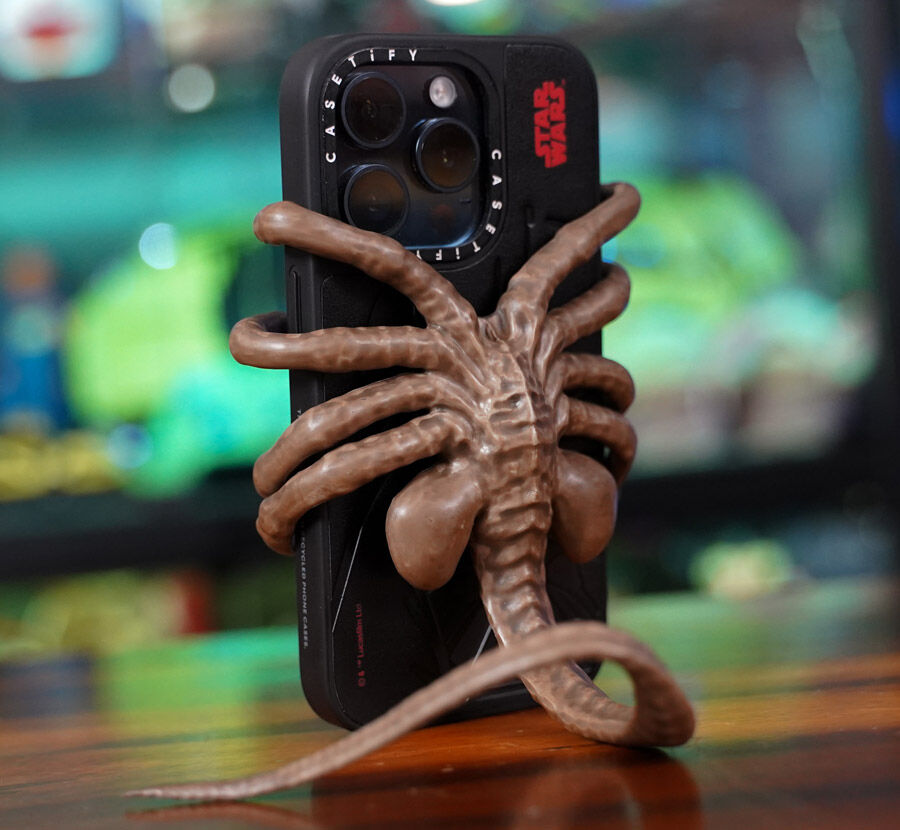 🔥Limited edition movie premiums - Facehugger Phone Holder