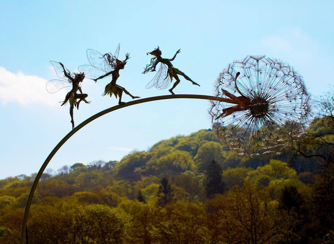 Decoración perfecta para el jardín del país de las maravillas: los espíritus traviesos están bailando