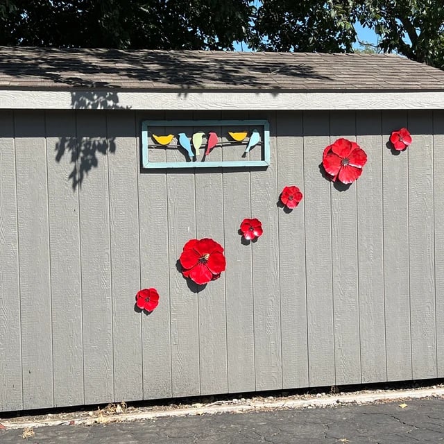 🌺🌺Giant Wall Hanging Poppy Set of 3 Red Metal Flowers Perfect Wall or Privacy Fence Accent