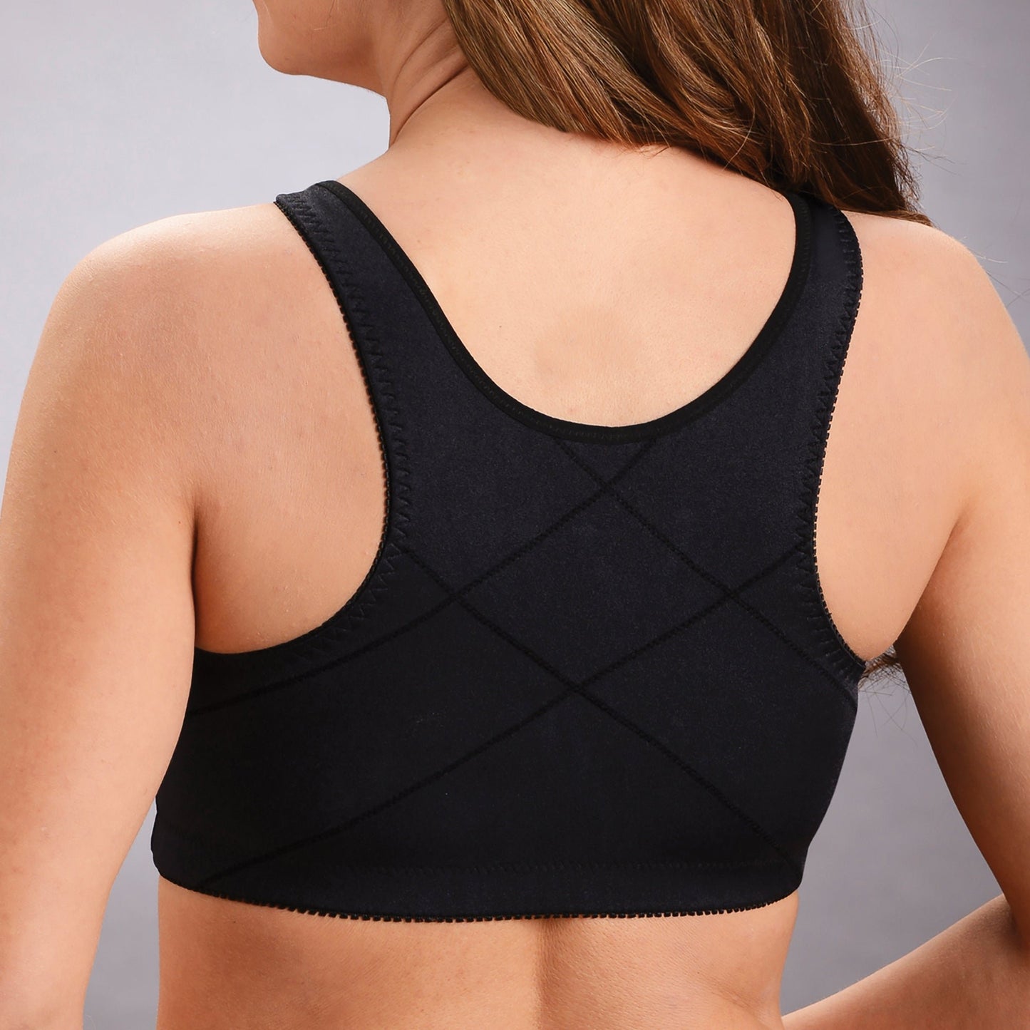 Front hooks, stretch-lace, super-lift, and posture correction – ALL IN ONE BRA!