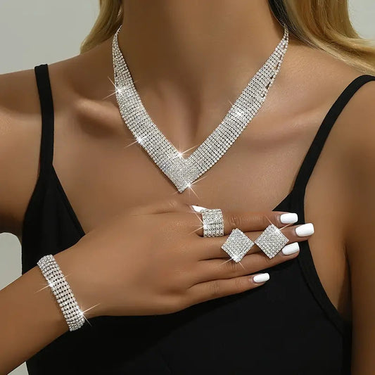 Conjunto de joyas de compromiso pavimentado lleno de diamantes de imitación brillantes