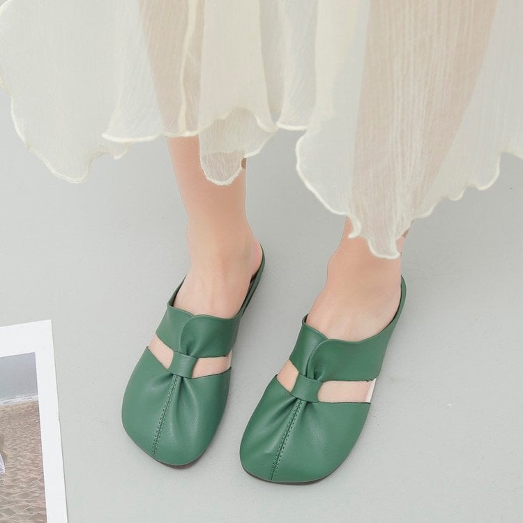 Stylish summer sandals with soft soles and bow ties