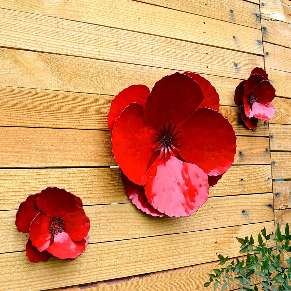 🌺🌺Giant Wall Hanging Poppy Set of 3 Red Metal Flowers Perfect Wall or Privacy Fence Accent