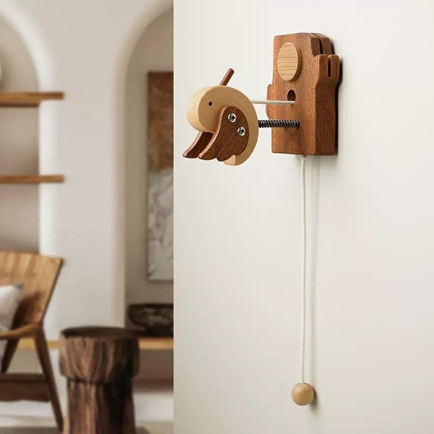 Doorbell in the shape of a woodpecker