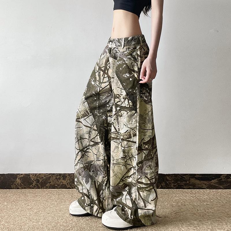 Button pocket zip-up camouflage ruched pant