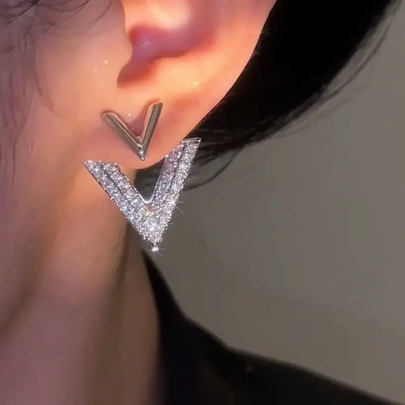 Detachable V-letter Micro Inlaid Zircon Ear Jacket Earrings